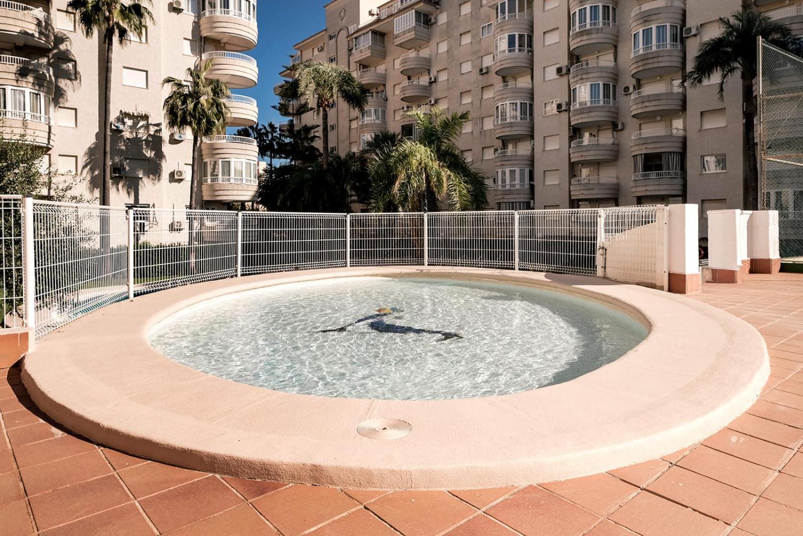 Con Piscina Y Pistas De Tenis *